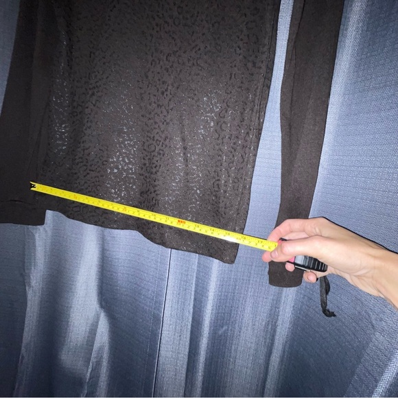 Small oversized so can fit mediums Obey propaganda long sleeve black cheetah pri - Picture 3 of 8